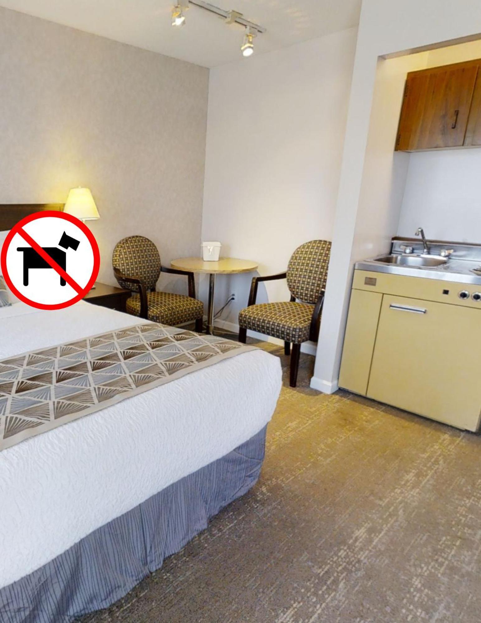 Dilworth Inn Келоуна Екстериор снимка