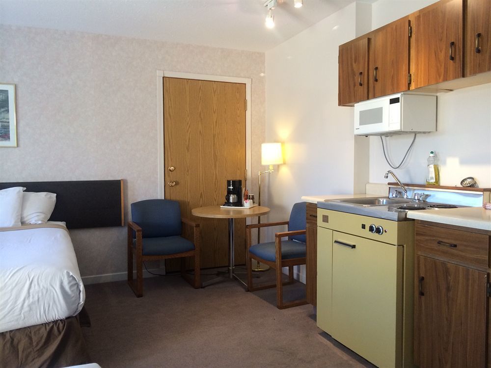 Dilworth Inn Келоуна Екстериор снимка